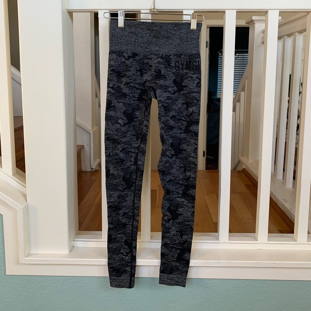 Gym shark leggings